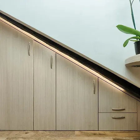 Guesthost - Multifunctional Stylish *