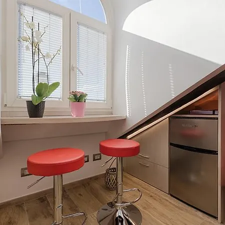 Guesthost - Multifunctional Stylish * Torino