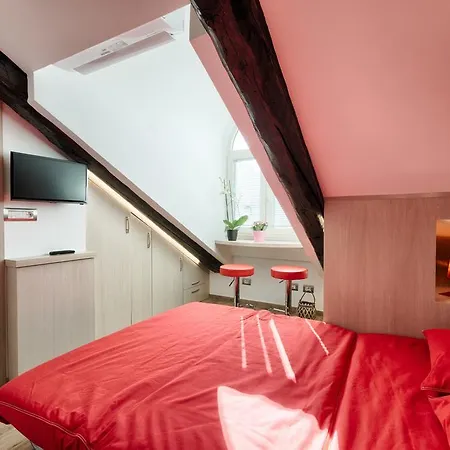 Guesthost - Multifunctional Stylish * Torino